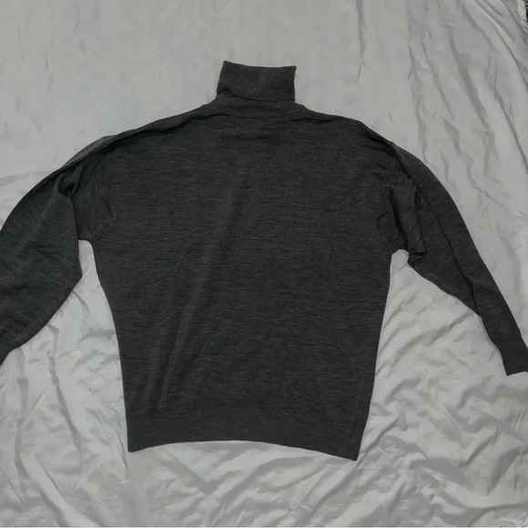 TWEEDS 100% Lambs Wool Gray Turtleneck Sweater Women’s Size Medium - Picture 1 of 3